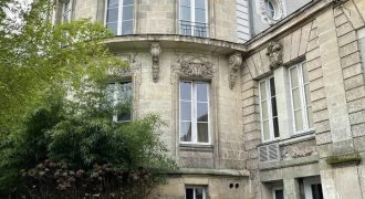 À louer, plateau de bureaux de 280 m² Quai de Versailles À louer, plateau de bureaux de 280 m² Quai de Versailles